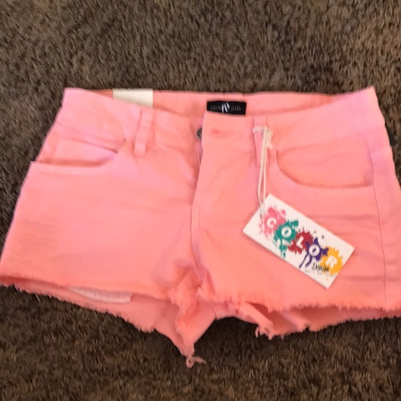 Women shorts - Picture 1 of 4